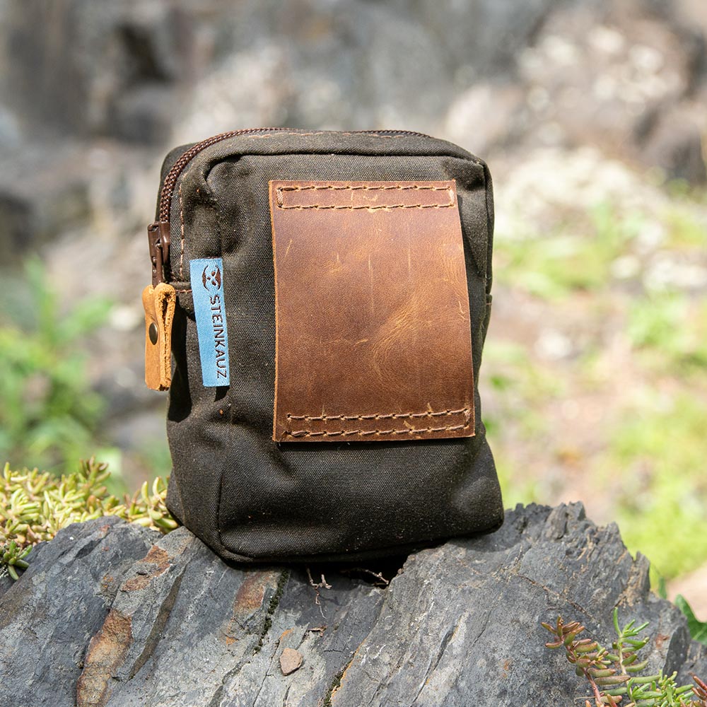 Tasche für den Güfrtel Rückansicht oliv Gürteltäschchen Rückansicht Waxcotton oliv